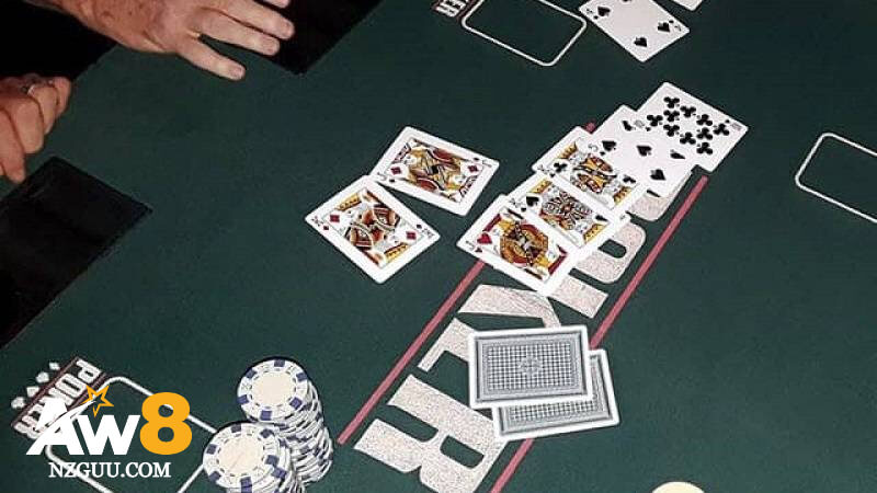 một trong những kinh nghiệm chơi poker tốt là áp dụng một lối chơi ổn định 