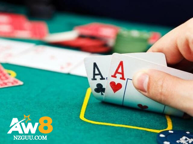 Poker là trò chơi bài phổ biến và được ưa chuộng trên toàn thế giới. 
